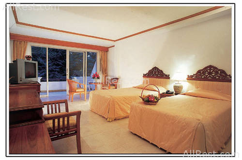 The Fair House Beach Resort 25